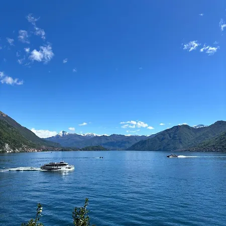 Charming & Bright Lakefront *