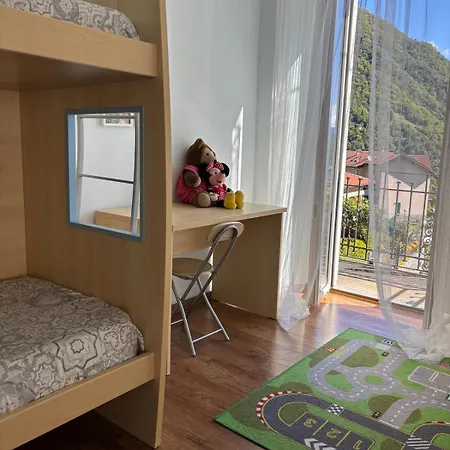 Charming & Bright Lakefront *