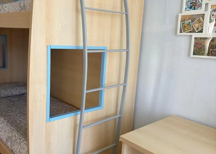 Charming & Bright Lakefront Apartmán