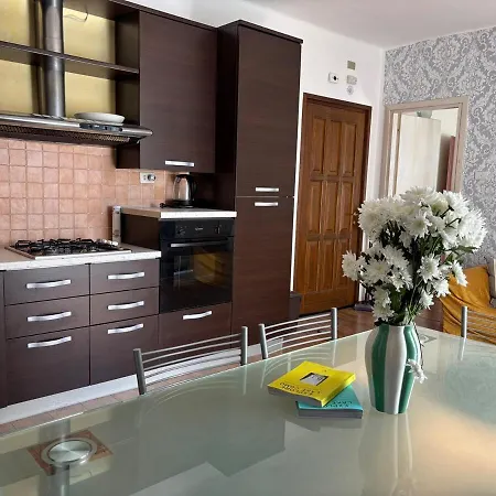 Apartment Charming & Bright Lakefront Argegno