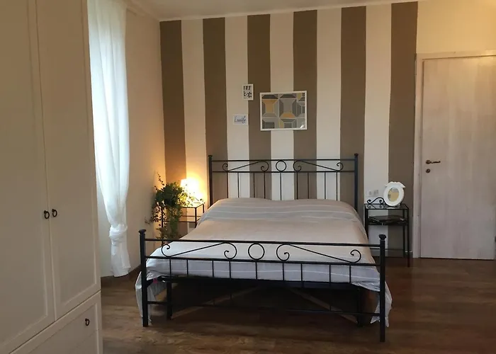 Charming & Bright Lakefront