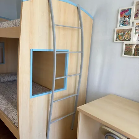 Charming & Bright Lakefront Apartmán