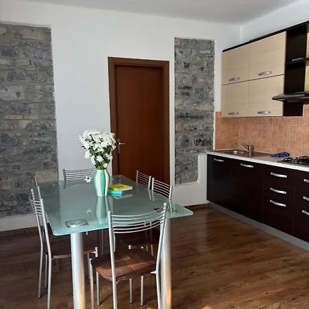 Charming & Bright Lakefront Argegno